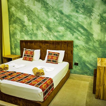 Te Bujtina Hotel- Cozy Stay With Traditional Breakfast Near Beach Golem  Ngoại thất bức ảnh
