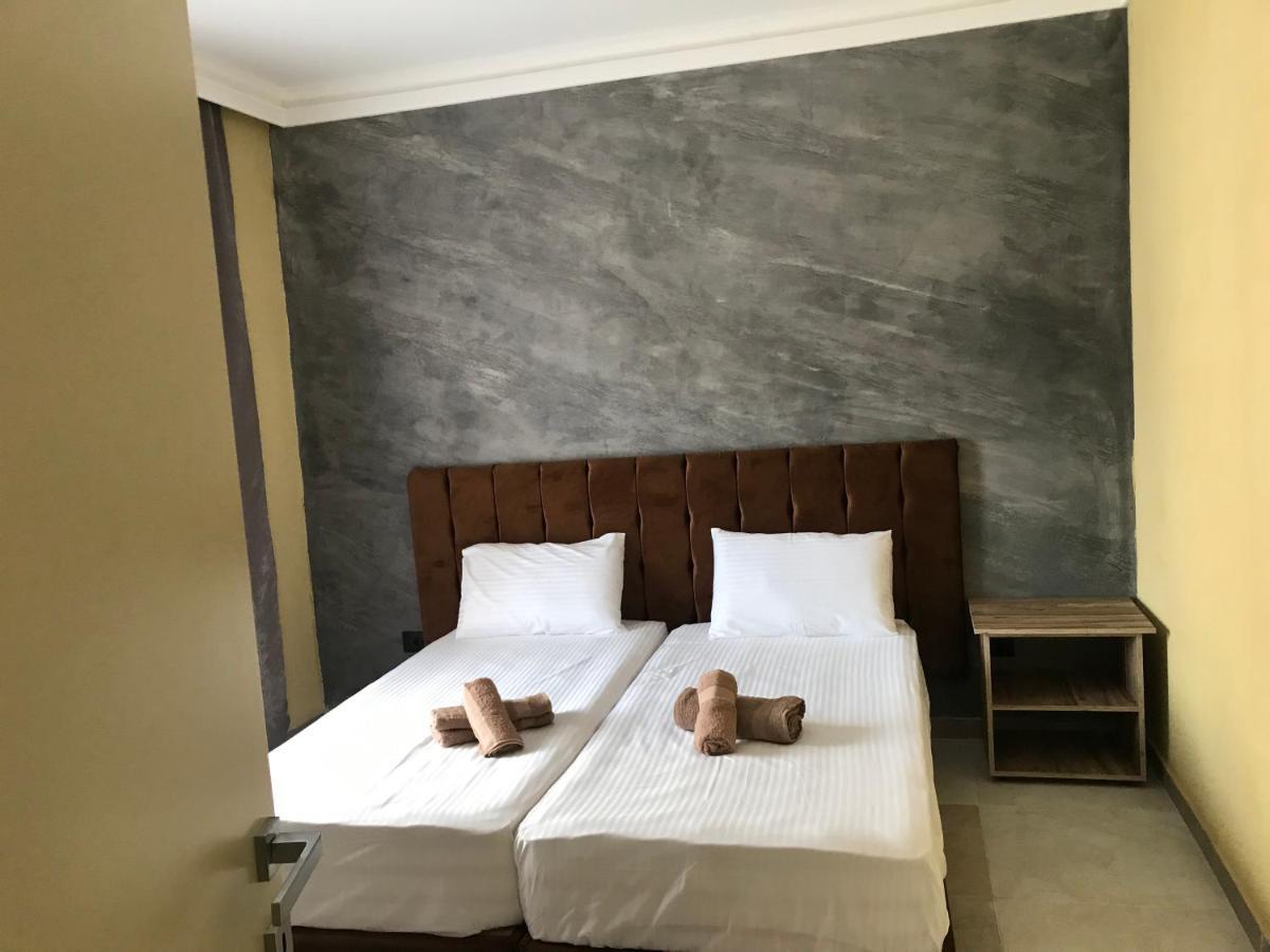 Te Bujtina Hotel- Cozy Stay With Traditional Breakfast Near Beach Golem  Ngoại thất bức ảnh