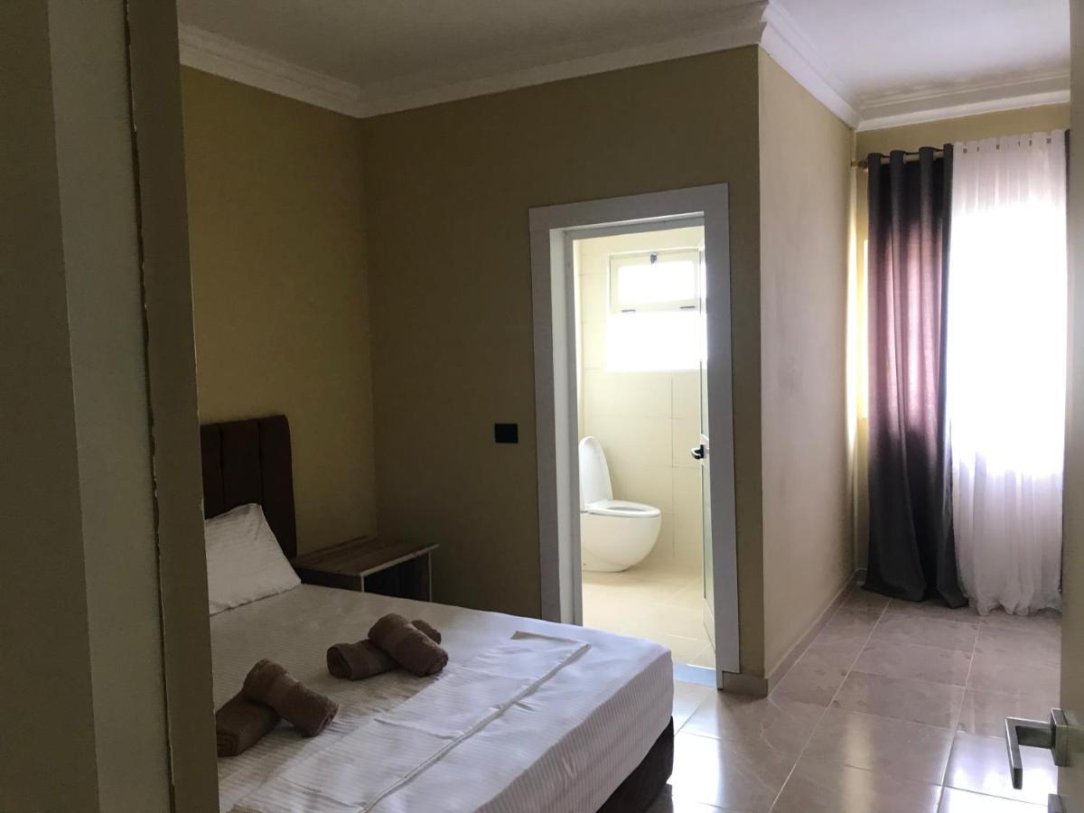 Te Bujtina Hotel- Cozy Stay With Traditional Breakfast Near Beach Golem  Ngoại thất bức ảnh
