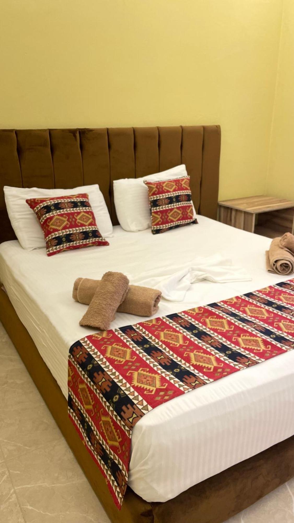 Te Bujtina Hotel- Cozy Stay With Traditional Breakfast Near Beach Golem  Ngoại thất bức ảnh