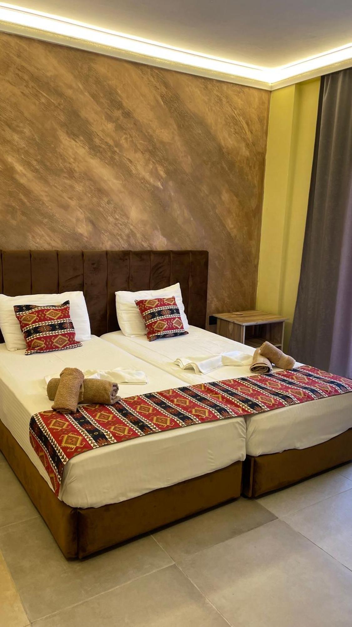 Te Bujtina Hotel- Cozy Stay With Traditional Breakfast Near Beach Golem  Ngoại thất bức ảnh