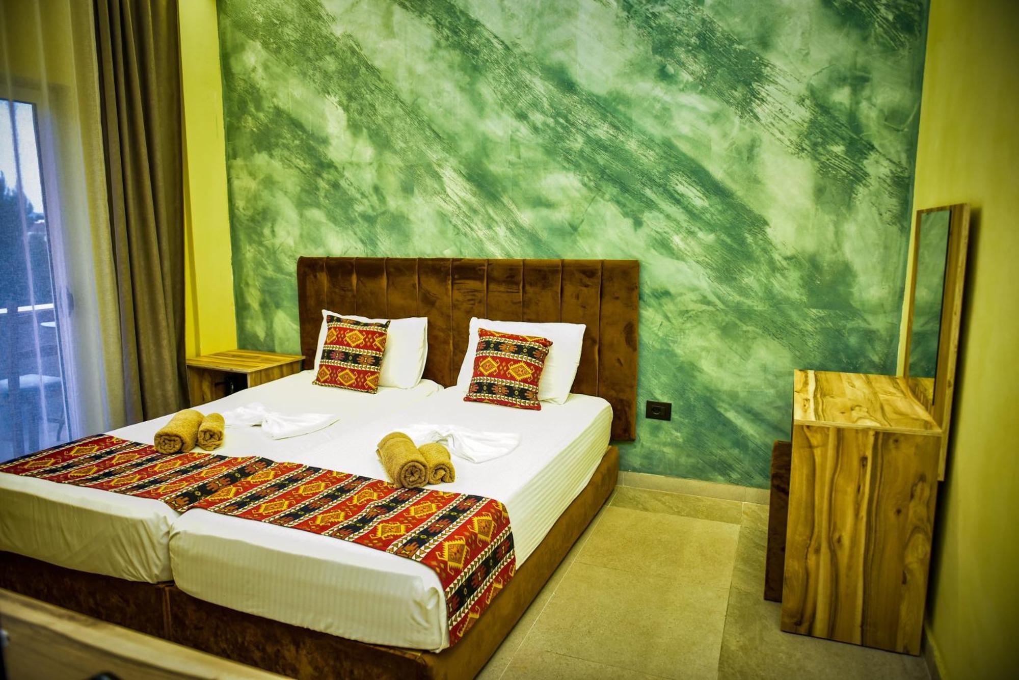 Te Bujtina Hotel- Cozy Stay With Traditional Breakfast Near Beach Golem  Ngoại thất bức ảnh