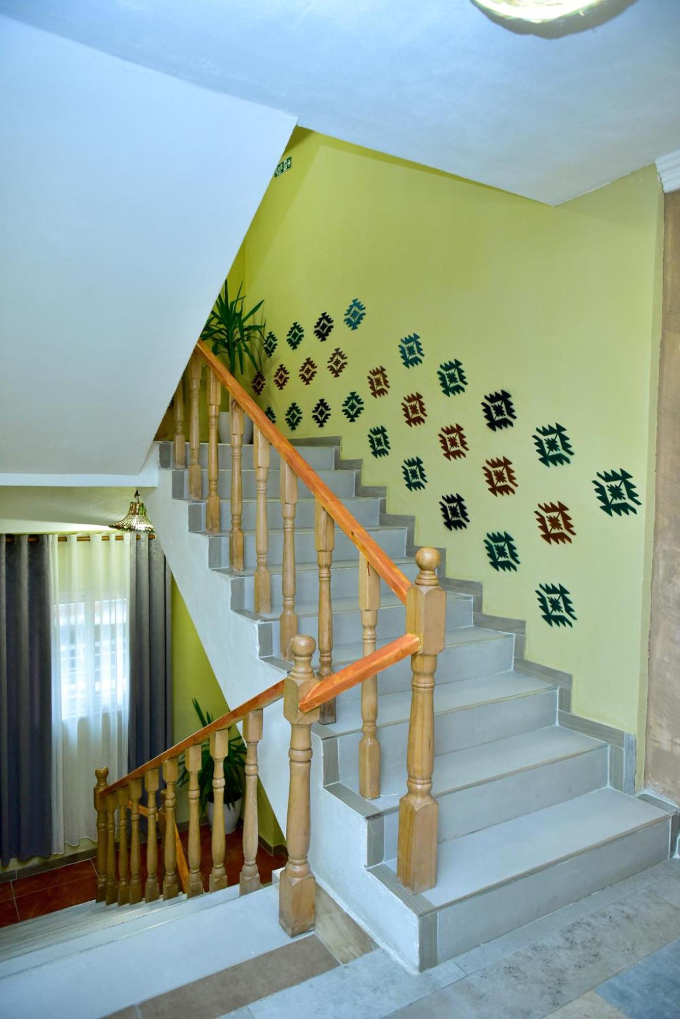 Te Bujtina Hotel- Cozy Stay With Traditional Breakfast Near Beach Golem  Ngoại thất bức ảnh