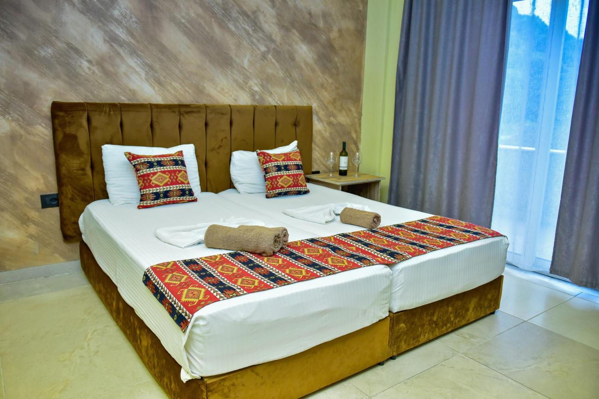 Te Bujtina Hotel- Cozy Stay With Traditional Breakfast Near Beach Golem  Ngoại thất bức ảnh