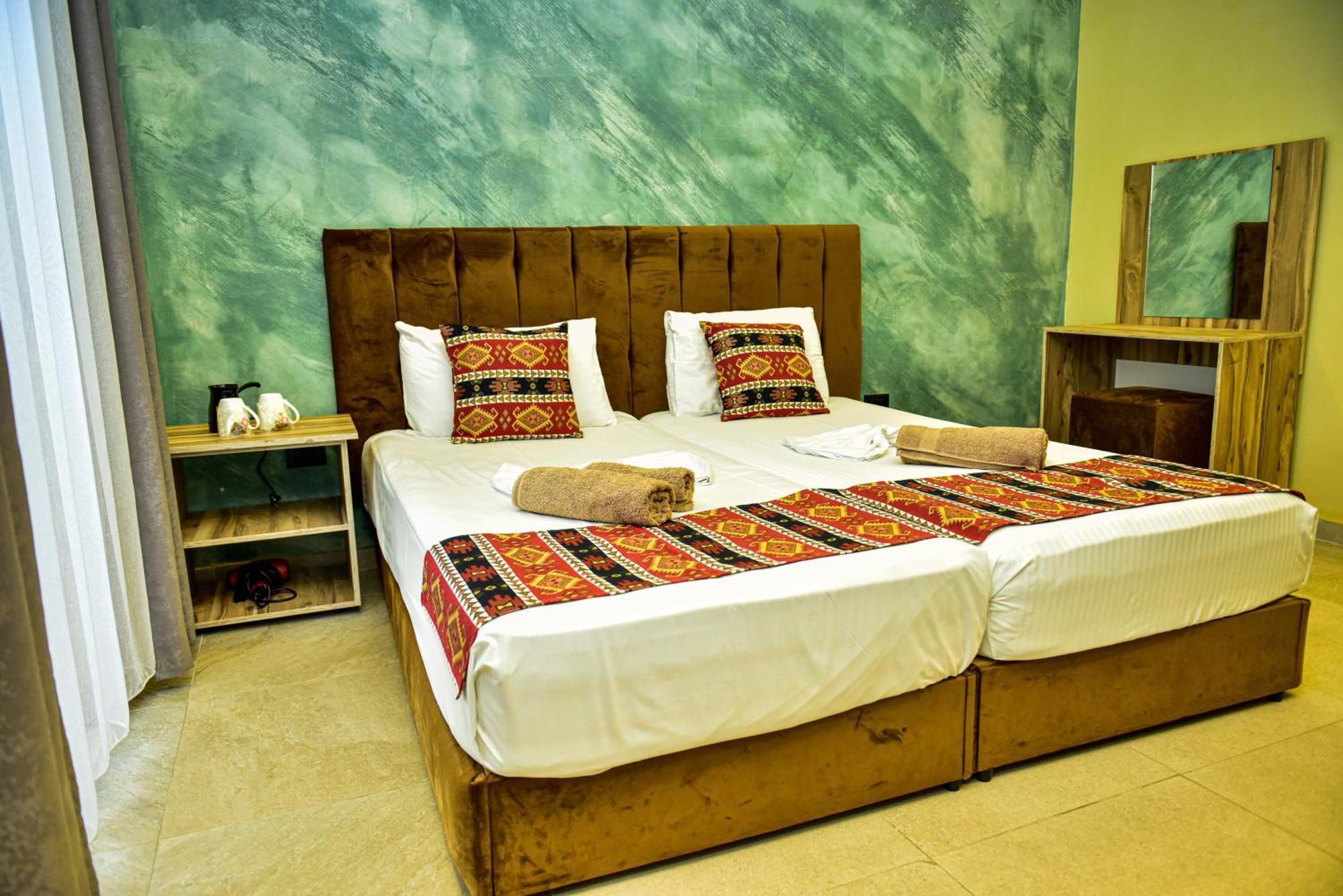 Te Bujtina Hotel- Cozy Stay With Traditional Breakfast Near Beach Golem  Ngoại thất bức ảnh