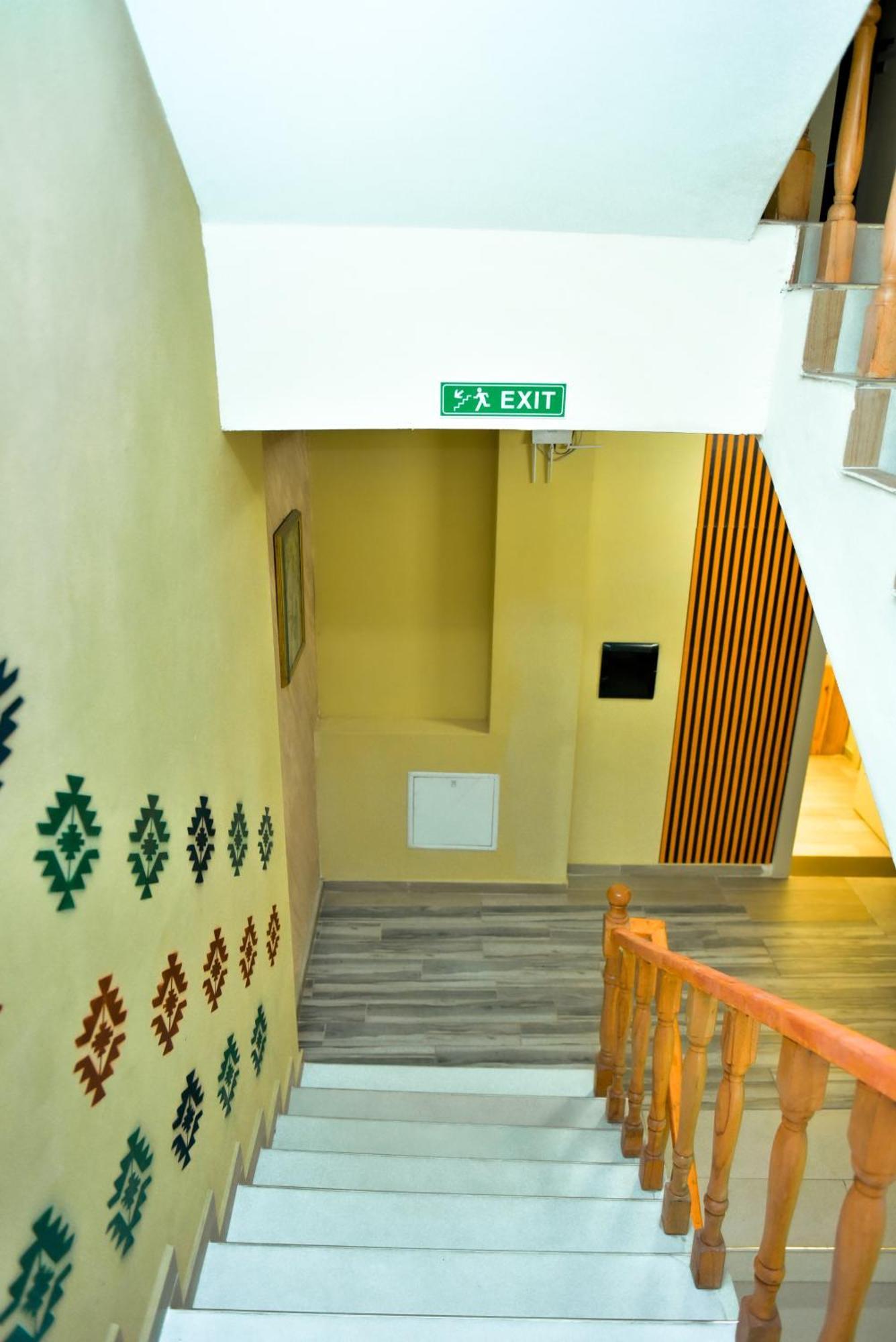 Te Bujtina Hotel- Cozy Stay With Traditional Breakfast Near Beach Golem  Ngoại thất bức ảnh