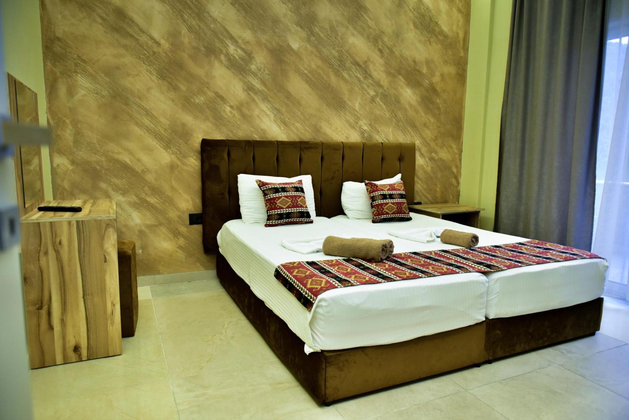 Te Bujtina Hotel- Cozy Stay With Traditional Breakfast Near Beach Golem  Ngoại thất bức ảnh