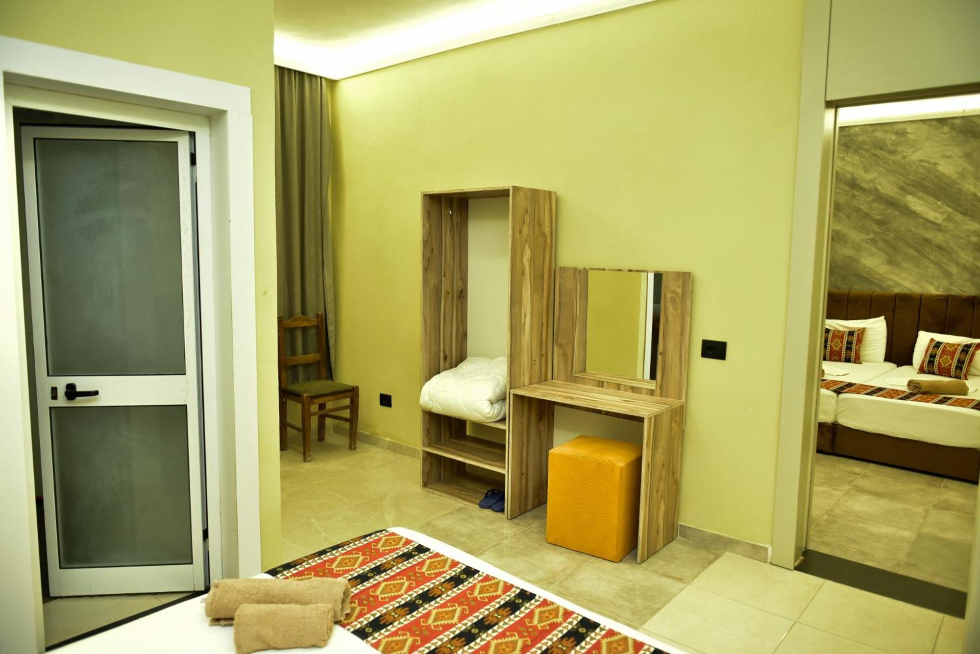 Te Bujtina Hotel- Cozy Stay With Traditional Breakfast Near Beach Golem  Ngoại thất bức ảnh